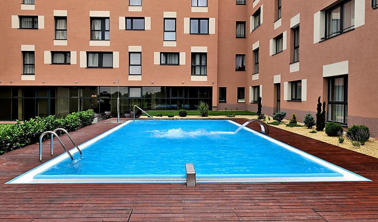 Melrose Apartments Bratislava Buitenkant foto