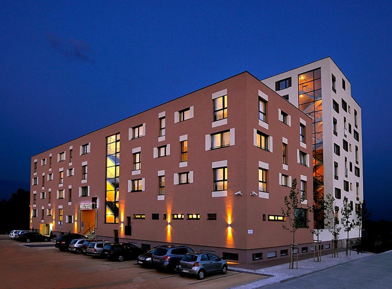 Melrose Apartments Bratislava Buitenkant foto